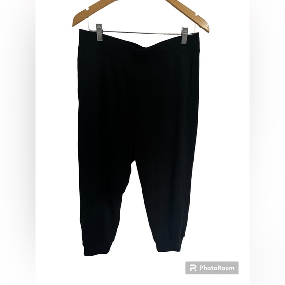 Uniqlo sweatpants- black - Picture 3 of 3